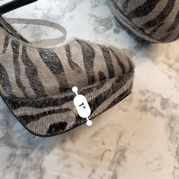 Breckelles Nikki-15 Fuzzy Gray & Black Zebra Tiger Platform 4 in Heels size 6.5 - Picture 5 of 14
